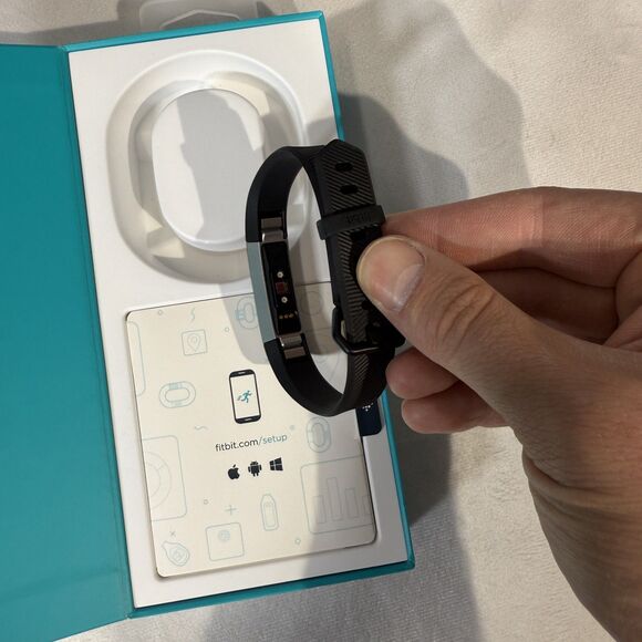 Fitbit Ulta HR Fitness Watch - Black Color - Picture 5 of 6